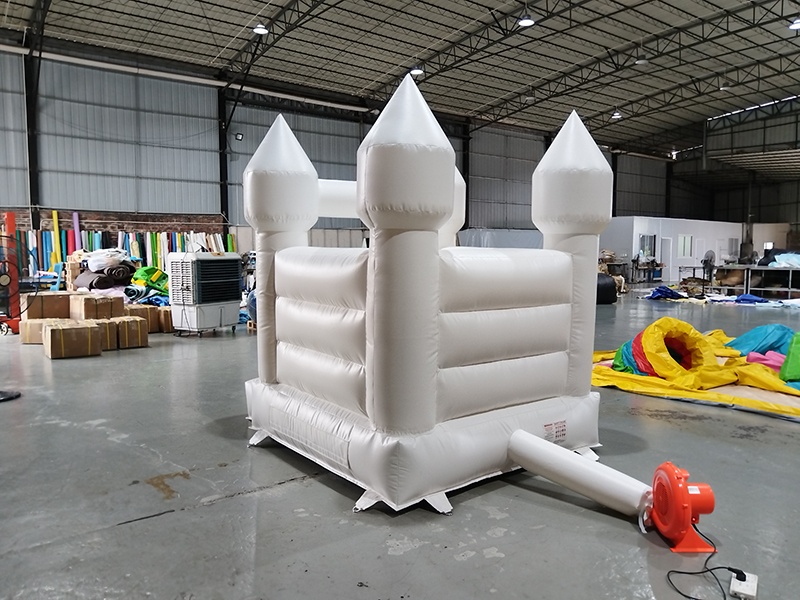 White Inflatable Castle Bounce House with Blower weiße-aufblasbare-burg-hüpfburg-mit-gebläse