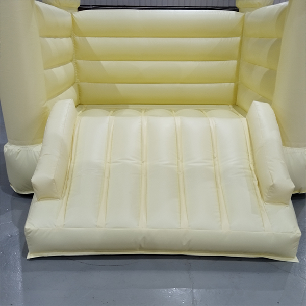 Pale Yellow Inflatable Castle Side View For Kids çocuklar için soluk sarı-şişme-kale-yan görünümü