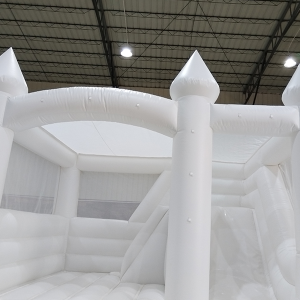 Luxury White Inflatable Slide Castle for Celebration Use Luxury White Inflatable Slide Castle for Celebration Use
