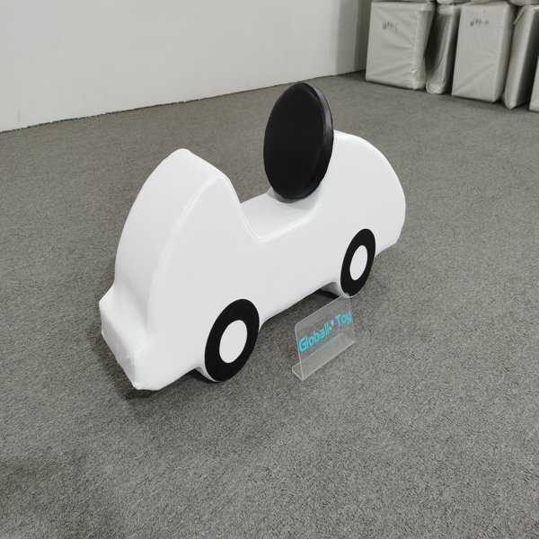 soft-play-car-toy-white-safe-indoor-playground-distributor soft-play-auto-speelgoed-wit-veilige-binnenspeeltuin-distributeur