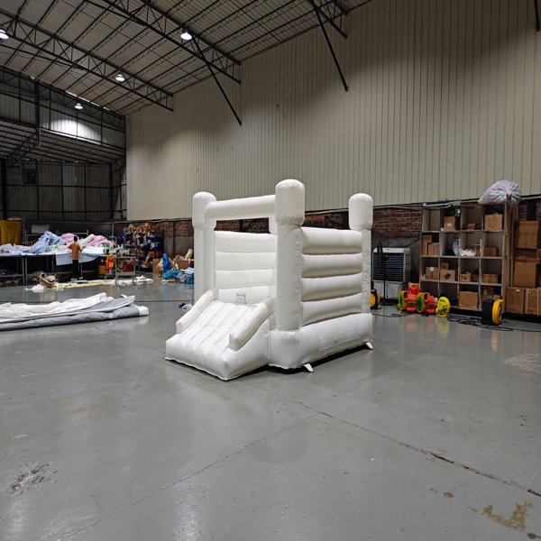 white-inflatable-bounce-house-with-slide-modern-design-kids-party-rental sewa-rumah-bouncing-tiup-putih-dengan-slide-desain-modern-sewa-pesta-anak