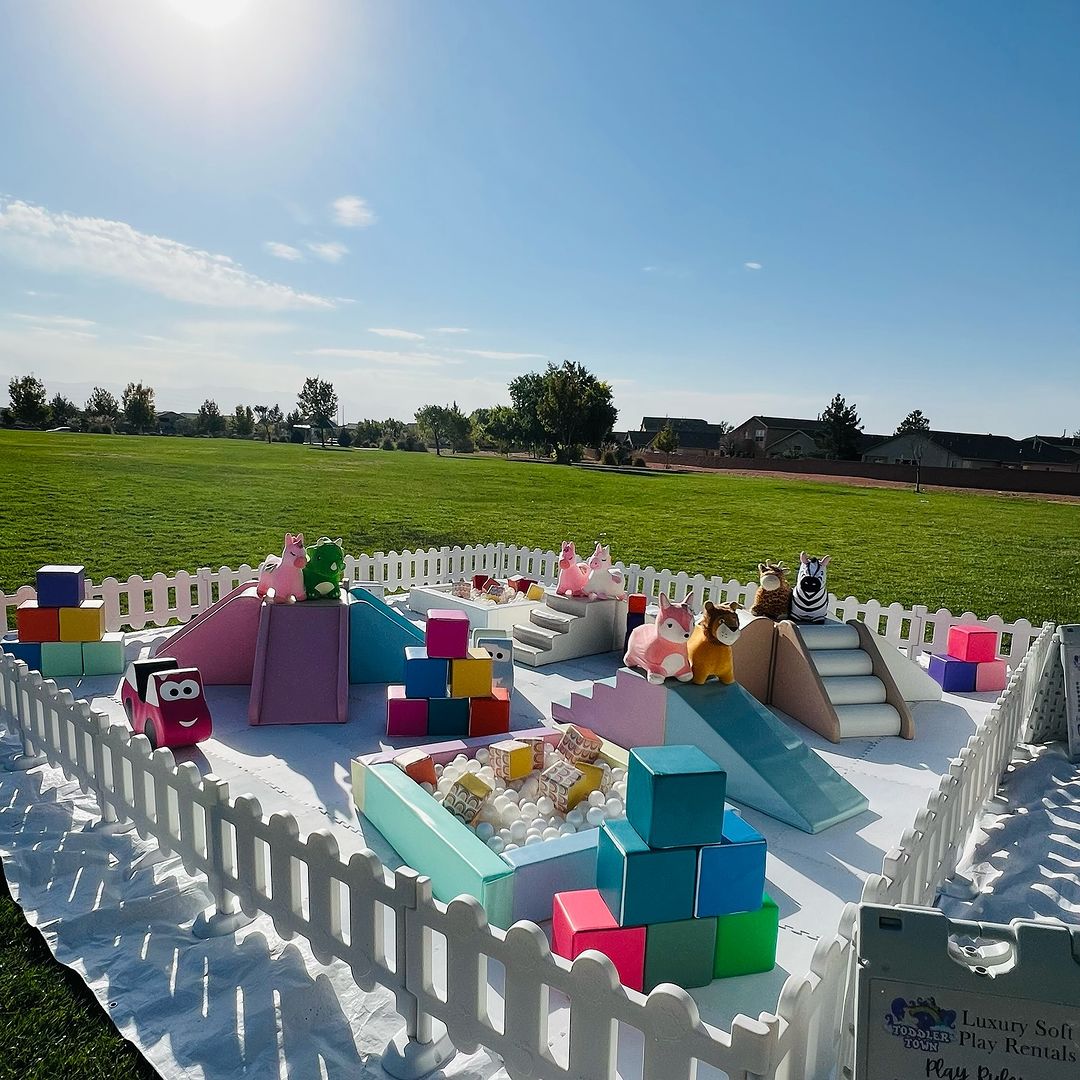 Structures de jeu souple multicolores Équipement de champ de jeux de jeux d'intérieur pour la location pour les locations