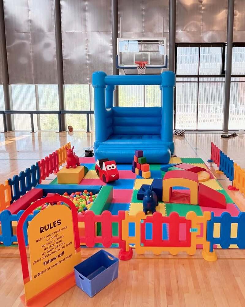 Juego de color primario alegre niños Soft Frowround Indoor Playground con casa hinchable