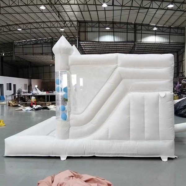 Château de saut gonflable sur le thème du mariage avec tubes transparentes et glissement