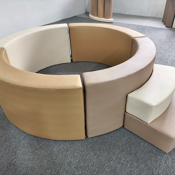 padded climbing bridge tunnel for showrooms