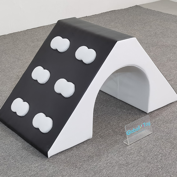 Tunnel de jeu doux en bas âge en noir et blanc pour ramper et grimper