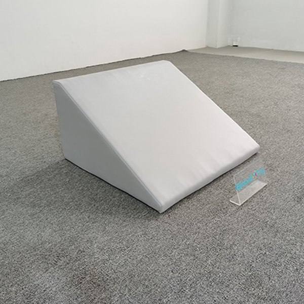 Modular toddler soft play mat in unique shape