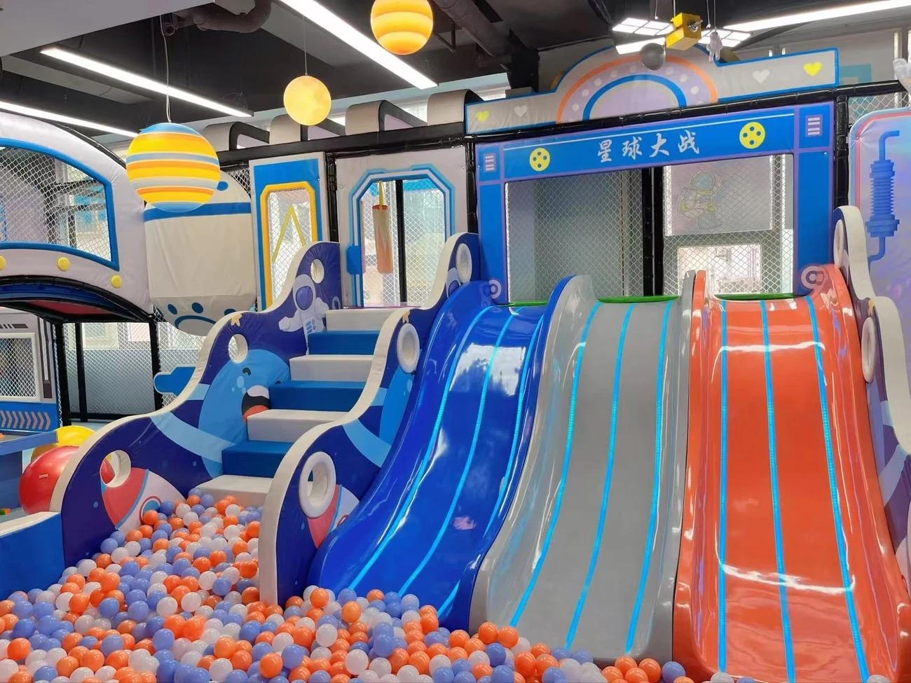 Indoor-playground-multi-slide-installation-Malaysia-globalltoy