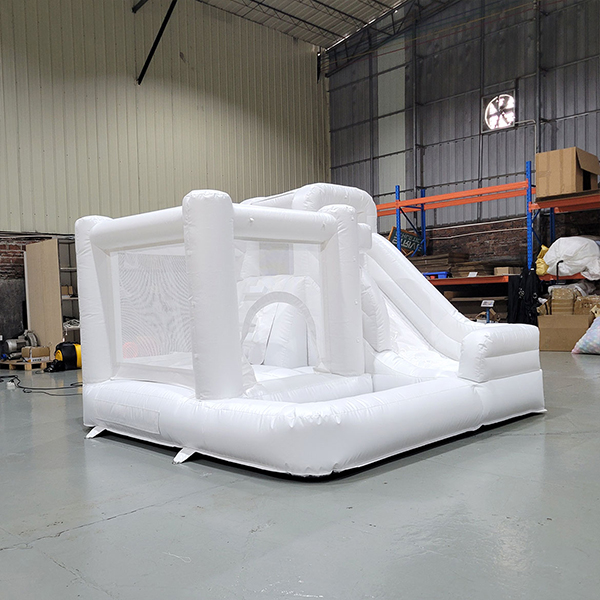 castillo-inflable-blanco-para-niños