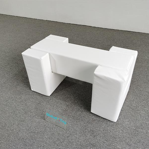 Puente de juego suave blanco con haz de equilibrio para niños pequeños