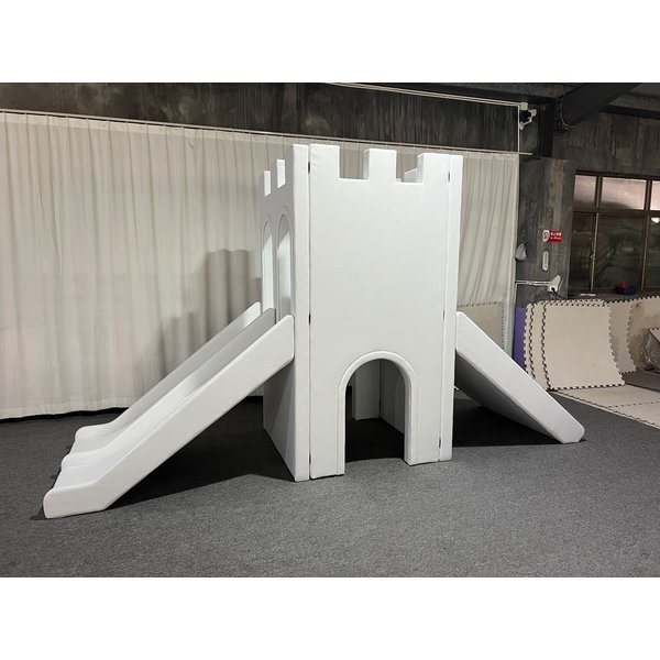 Carrusel de juego suave blanco con volante para niños en interiores Playground