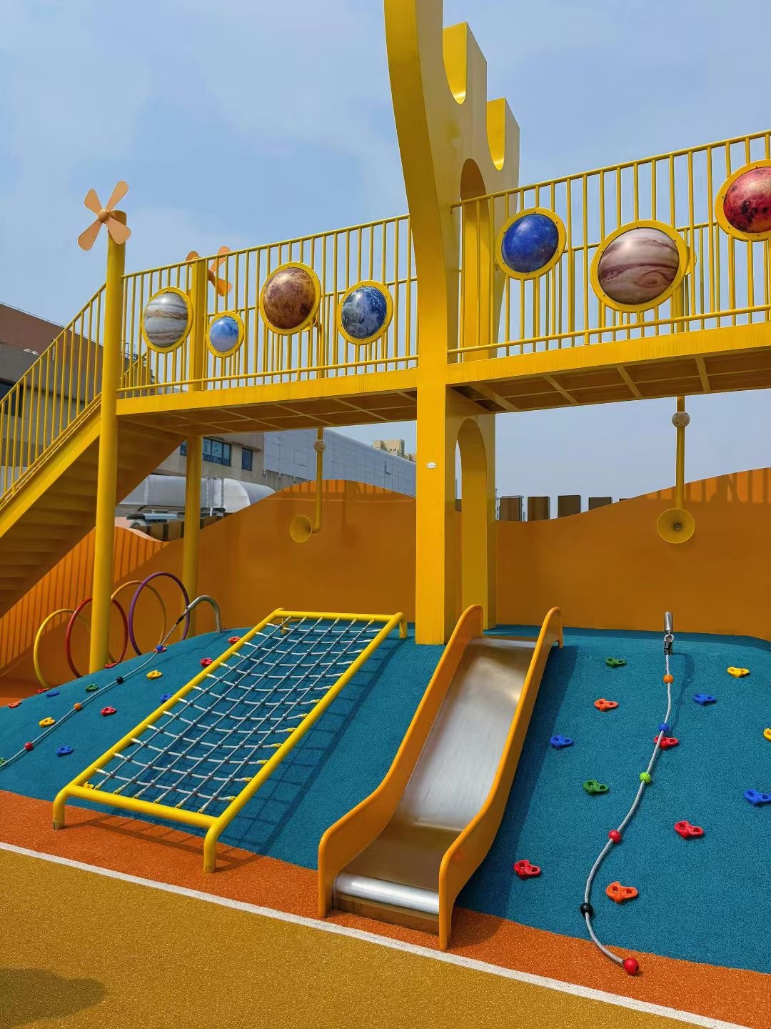 Güneş Sistemi Playset Rooftop Anaokulu