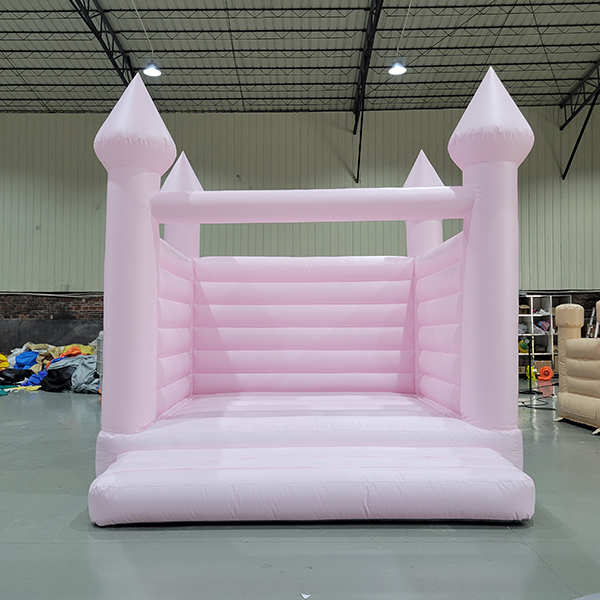 inflable-rosa-pastel-para-alquiler-de-eventos