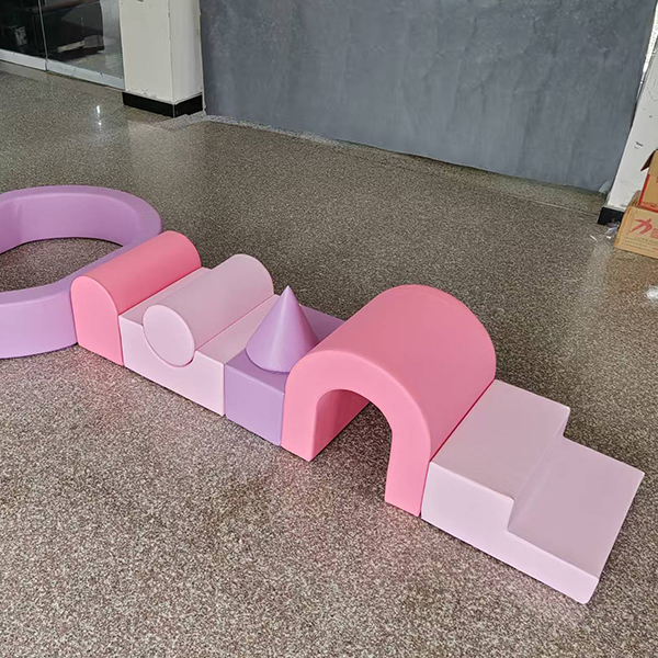 Grimper des formes de jeu doux pour les gymnases et les jardins d'enfants