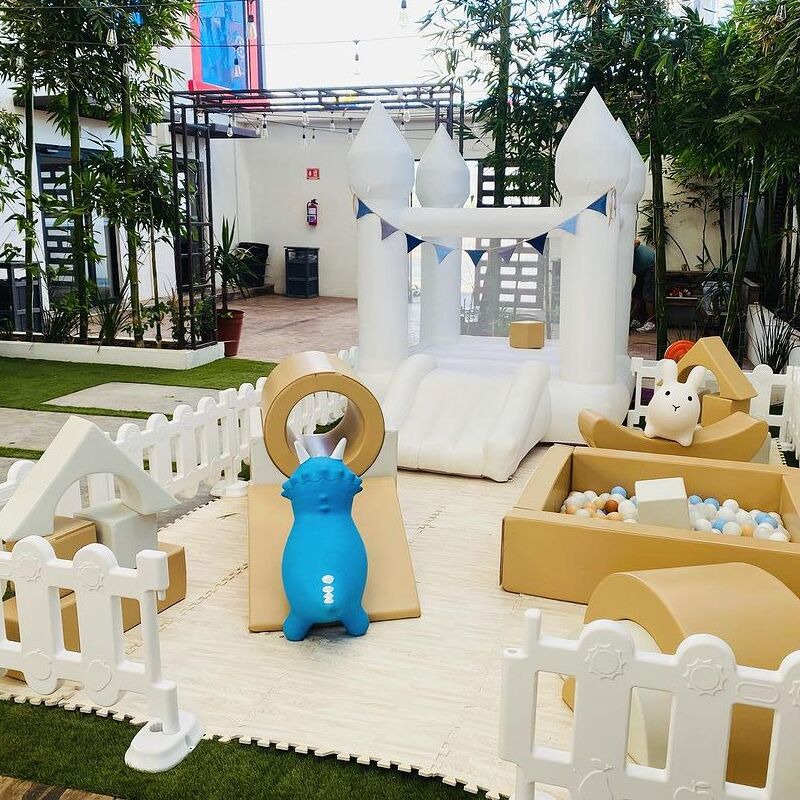 Diskon Besar Peralatan Bermain Dalam Ruangan Putih dan Krem Mainan Bermain Lembut untuk Pesta Ulang Tahun Anak