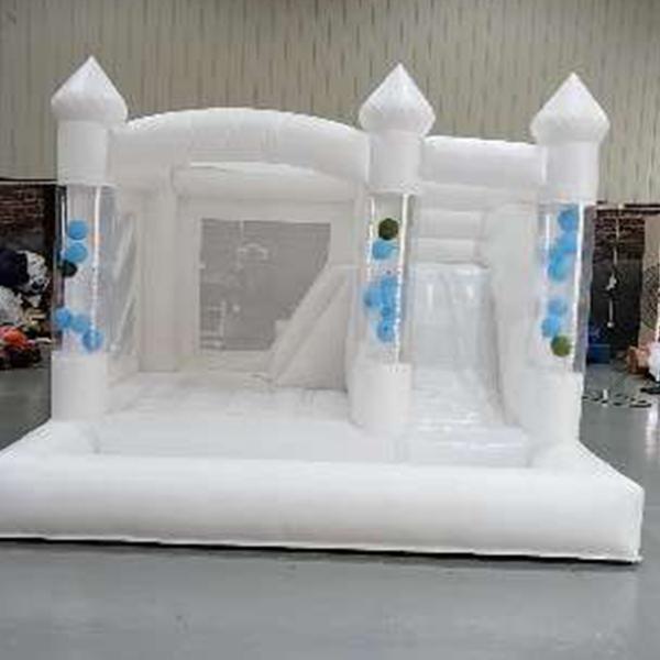 Château gonflable gonflable gonflable avec des boules bleues et un glissement pour les événements