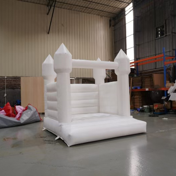 Mini inflatable bouncer castle with pump
