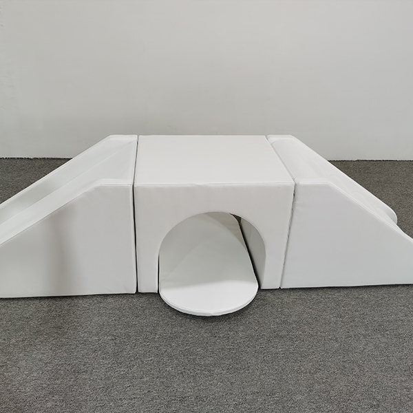 Pit di palla da gioco bianco morbido modulare con slitta a rulli di arrampicata e tunnel di striscia per la zona di gioco per bambini e parto per la festa per bambini