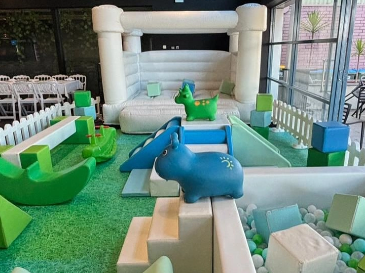Colorful Soft Play Rental Sets with Ball Pits And Bounce Houses for Indoor Or Outdoor Events