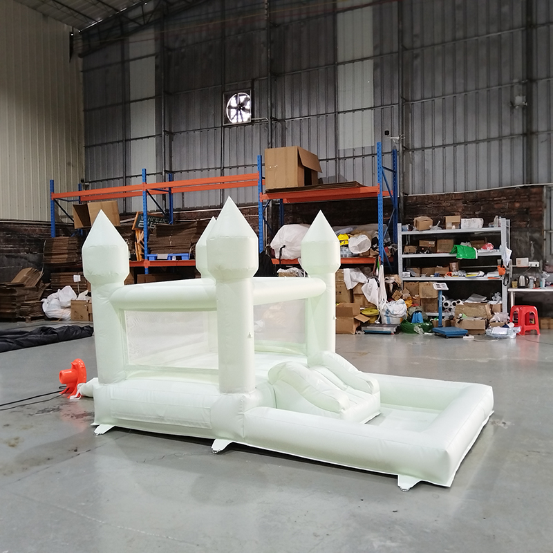 mini-white-inflatiable-rebond-with-slide-for-kids-location