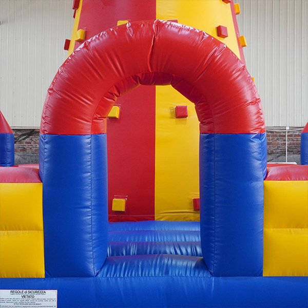 colorido-castillo-inflable-esquina-detalle-shot