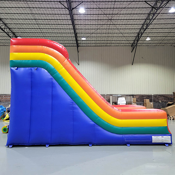 scivolo-gonfiabile-arcobaleno-in-pvc-resistente-per-eventi