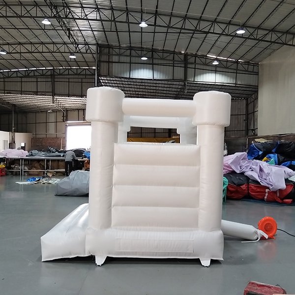 Élégant petit château de rebond gonflable pour les partis pour les tout-petits