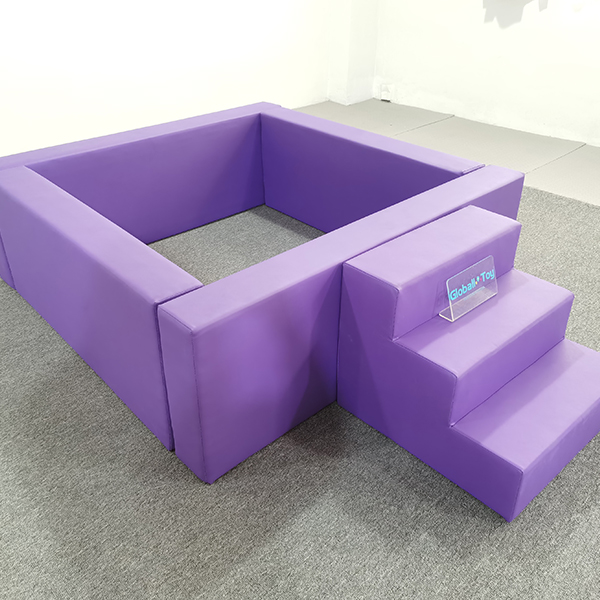 Pit à balle pour tout-petits violet avec étapes d'entrée en mousse pour la location