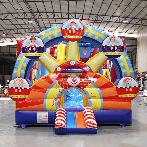 casa inflável colorida para carnaval com escorregador para aluguel de eventos