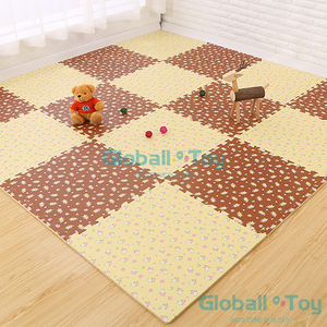 ubin-pola-bunga-permainan-lembut-coklat-dan-kuning-saling bertautan