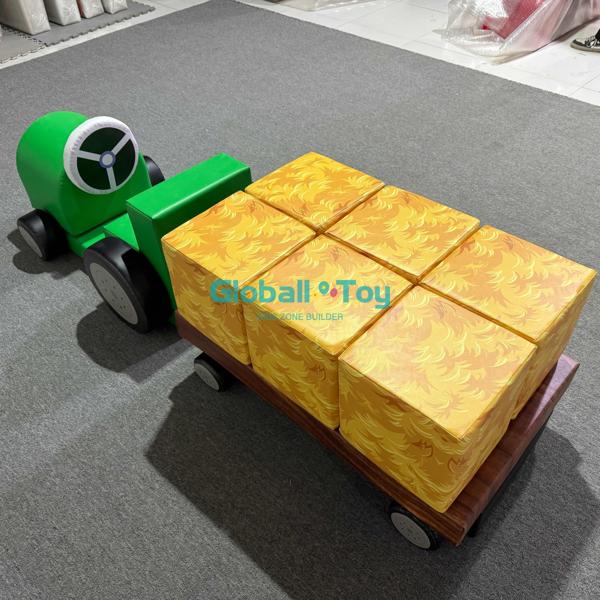 Blocs de jeu en mousse préscolaire et tracteur