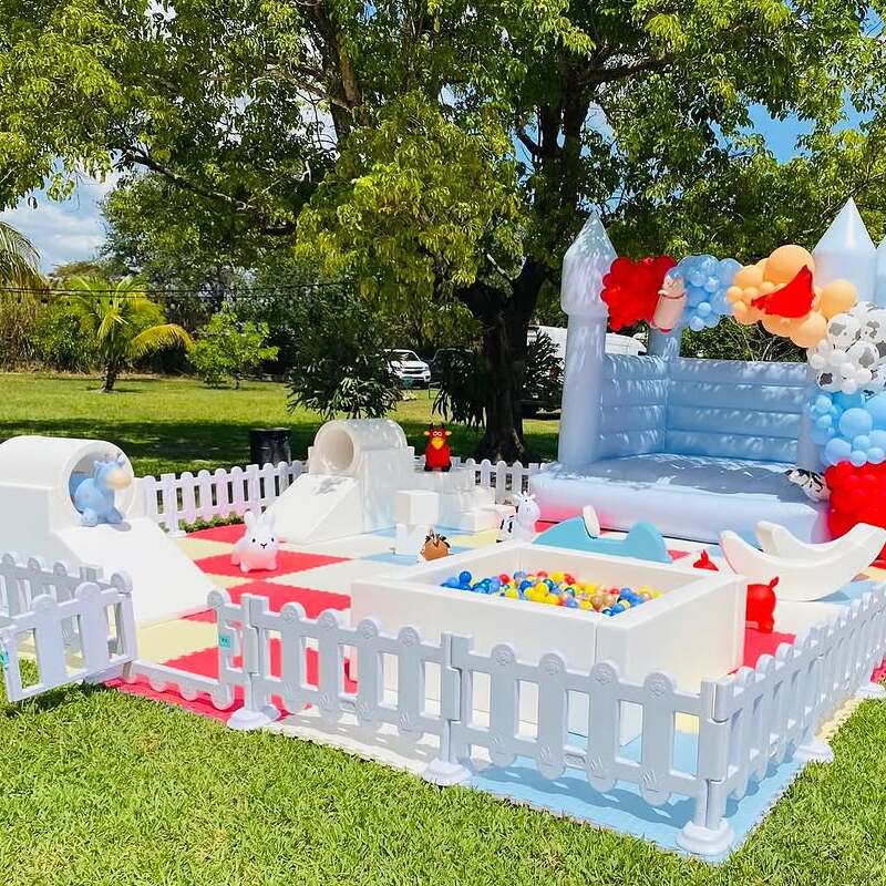 Soft Toddler Park Indoor Playground Equipment White And Blue Set Up For Kids Party