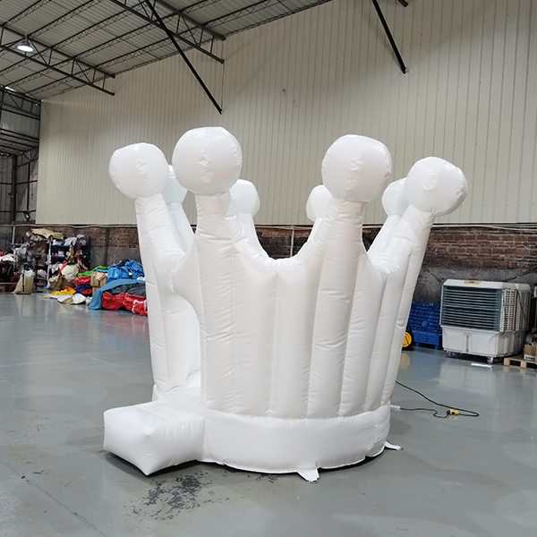 Casa de salto de coroa inflável gigante para eventos de aniversário