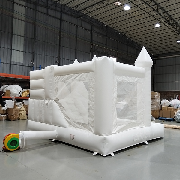 Combo de gorila de castillo de tobogán inflable blanco con paredes de malla