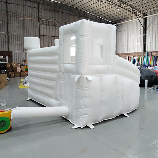 Maison de saut gonflable en PVC avec toboggan arrondi pour les enfants