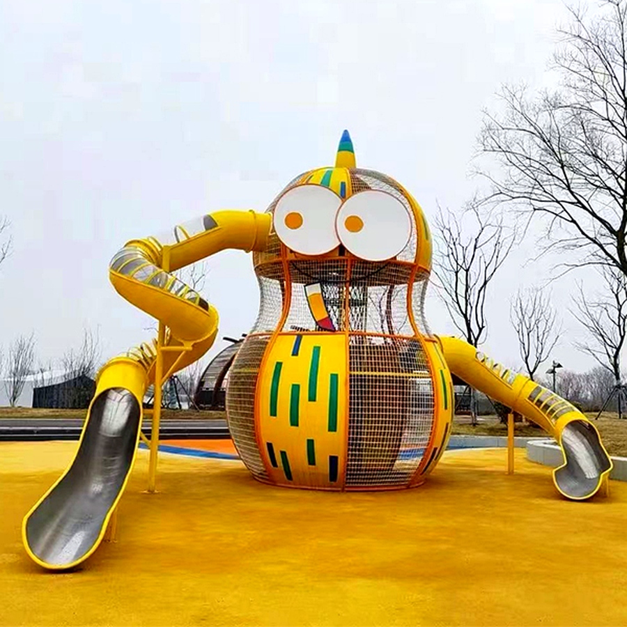 Tour de terrain en acier inoxydable en forme de gourde de dessin animé avec glissades de tube en spirale et droite dans un thème jaune pour les fournisseurs de parcs extérieurs