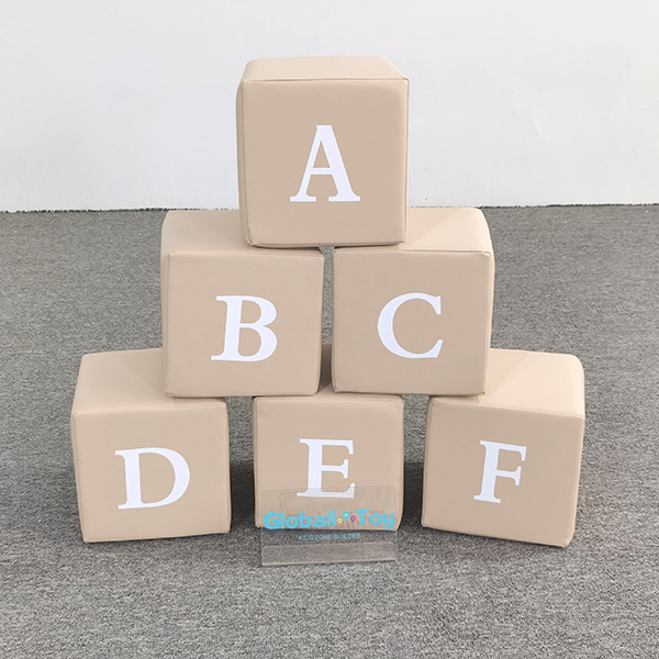 Blocs ABC doux beige pour l'apprentissage des enfants