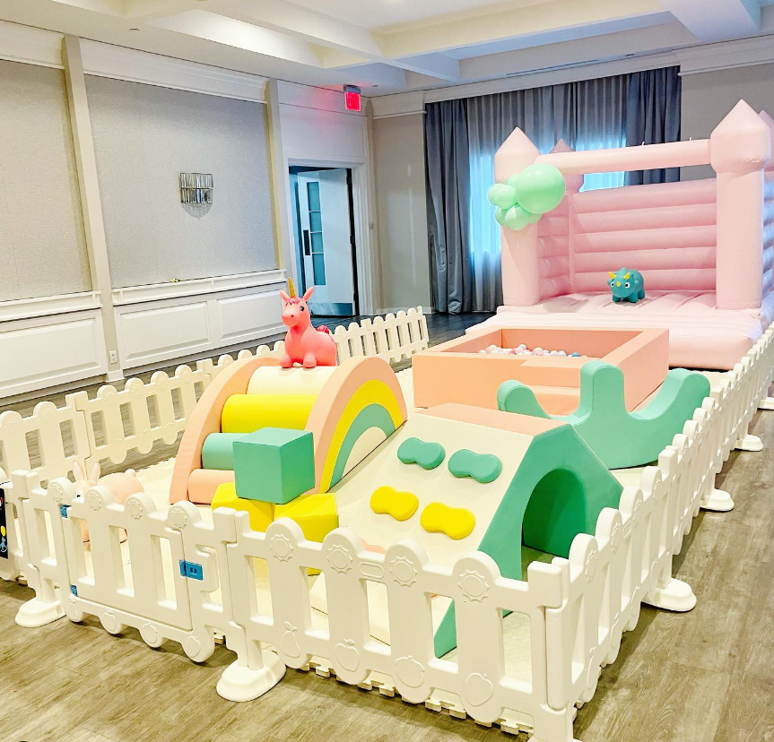 Big bouncy castle ball pit balls mini play area