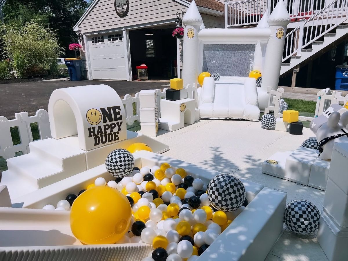 Smiley-Themed White Soft Play Set with Ball Pit & Bounce House Outdoor Commercial Play Equipment for Party Rentals