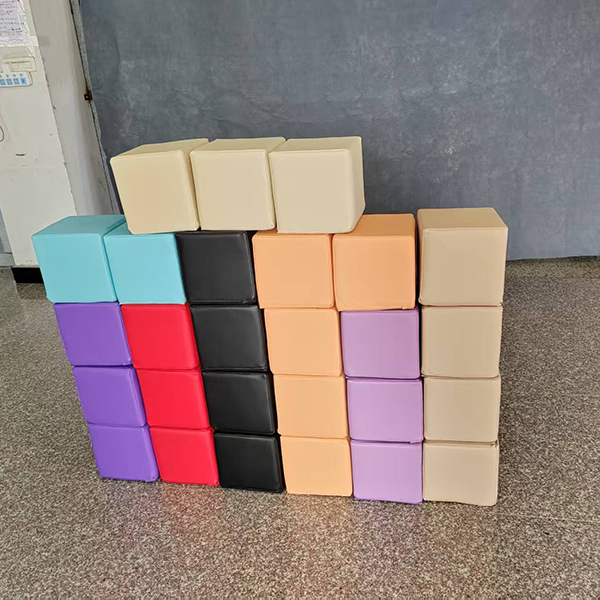 Ensemble de diapositives de tunnel de jeu doux avec des blocs pastel pour le jeu intérieur