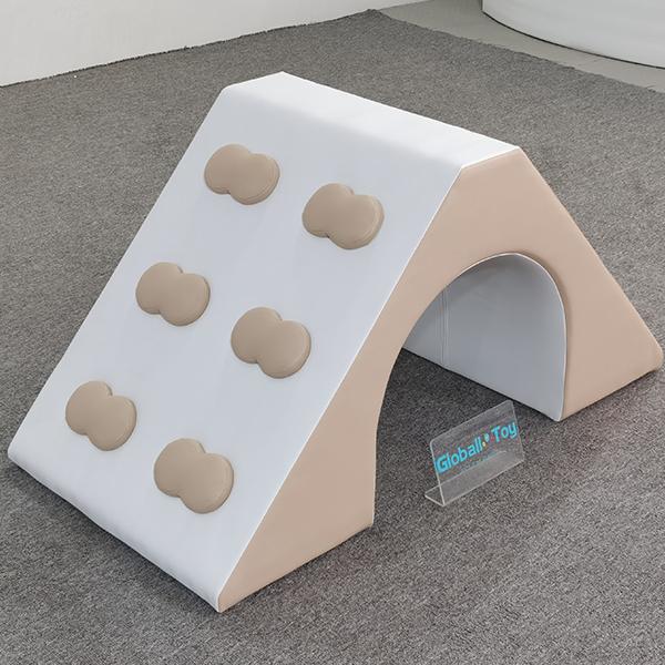 Indoor zacht speel rond hek met witte lederen bekleding