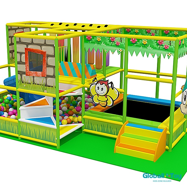 zacht speeltoestel voor peuters met veiligheidshek en kleurrijk ballenbad