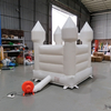 casa-inflable-comercial-blanca-con-soplador