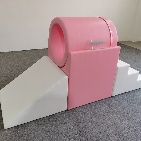 Pastel-soft-play-slide-en-brug-combinatie