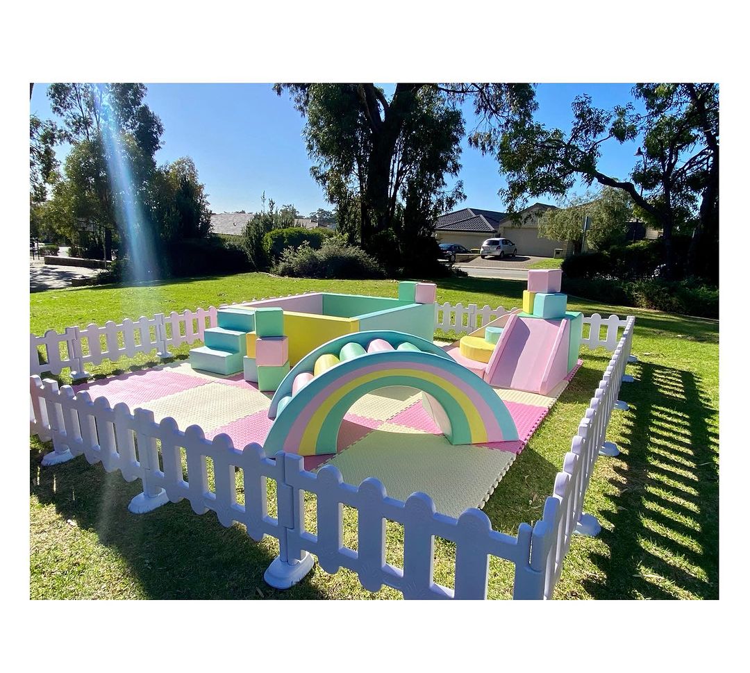 Couleur pastel Durable Soft Play Set Toddler Indoor Playground Space pour les fêtes d'anniversaire pour enfants