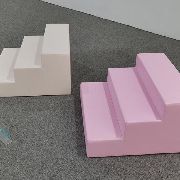 Passos de espuma de escalada macia para crianças pequenas em cor rosa e branca ideal para playgrounds de aluguel em interior festas de jogo suave e uso de eventos