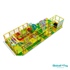 playground interno comercial com slides slides em espiral e zona de trampolim