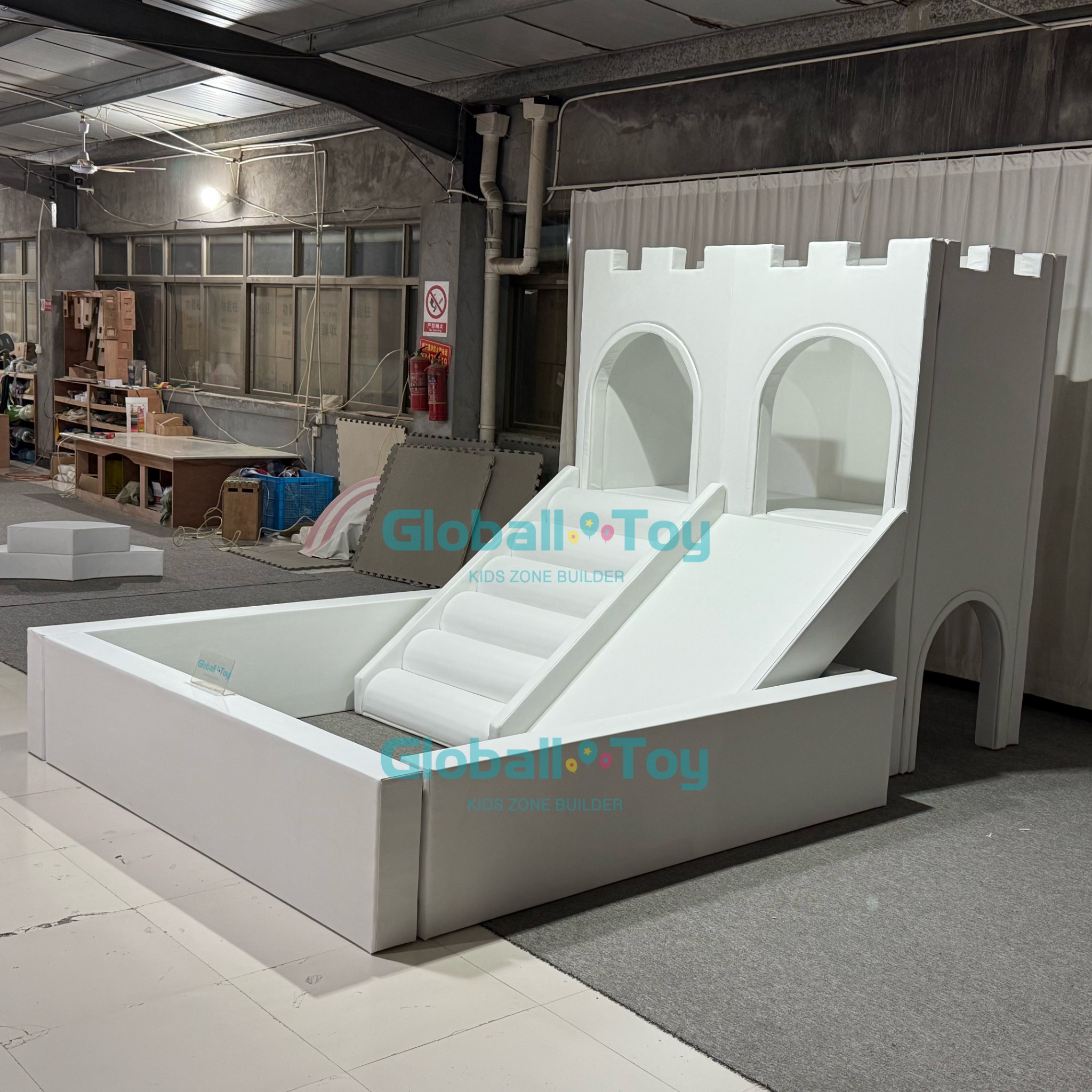 White Castle Play Structure for Kids Amusement Center