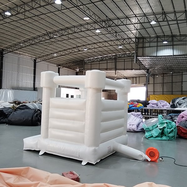 Château gonflable blanc pour enfants Play Zone Warehouse Stock