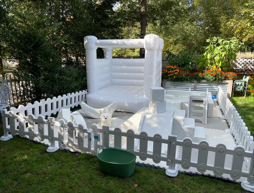 ÉQUIPEMENT POPULAIRE TOUT BLANC Soft Play Creative Indoor Playland pour les tout-petits avec puits de balle et glissement